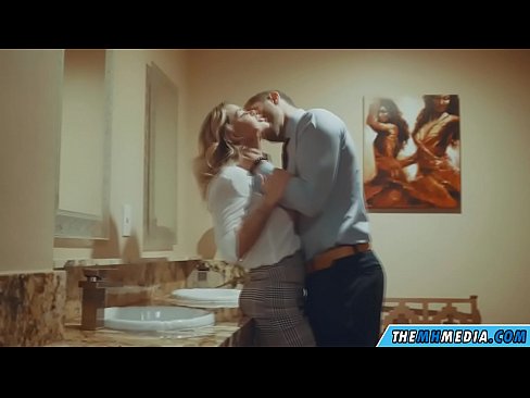 ❤️ Khi một cô gái tóc vàng busty quyến rũ bạn trong một nhà vệ sinh công cộng ❌ Khiêu dâm Nga tại chúng tôi% vi.sayhentai.ru% ﹏
